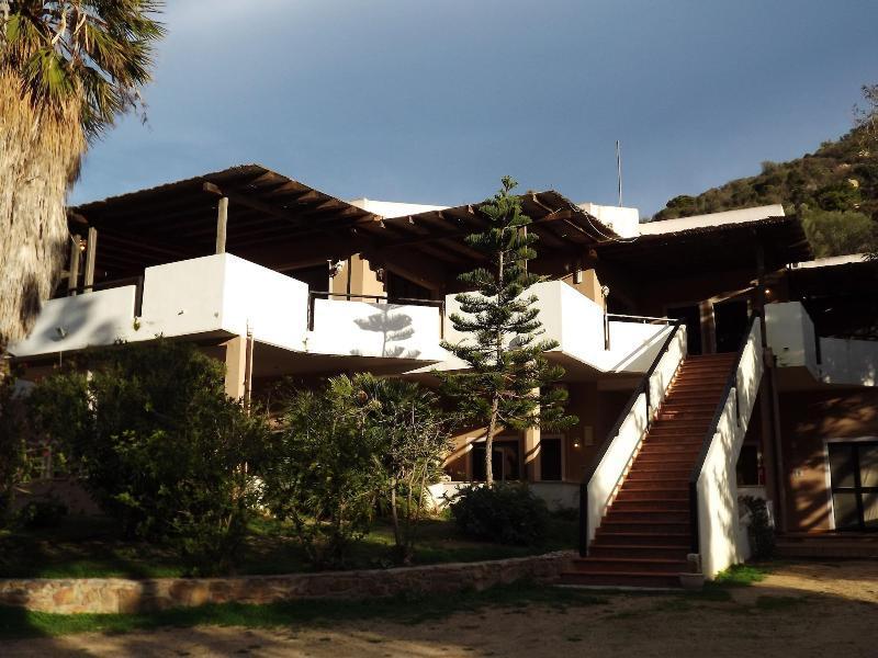 Hotel L'Oleandro วิลลัสซีมีอุส ภายนอก รูปภาพ