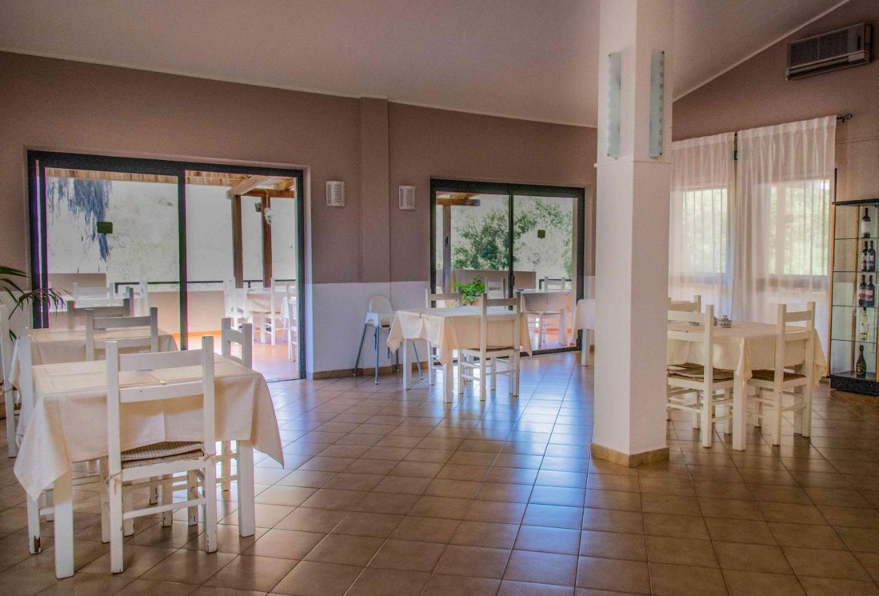Hotel L'Oleandro วิลลัสซีมีอุส ภายนอก รูปภาพ