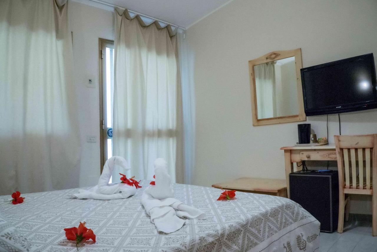 Hotel L'Oleandro วิลลัสซีมีอุส ภายนอก รูปภาพ