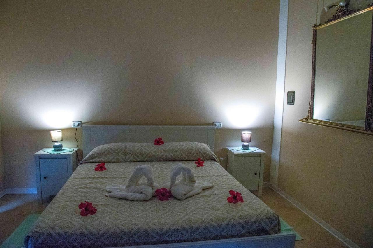 Hotel L'Oleandro วิลลัสซีมีอุส ภายนอก รูปภาพ